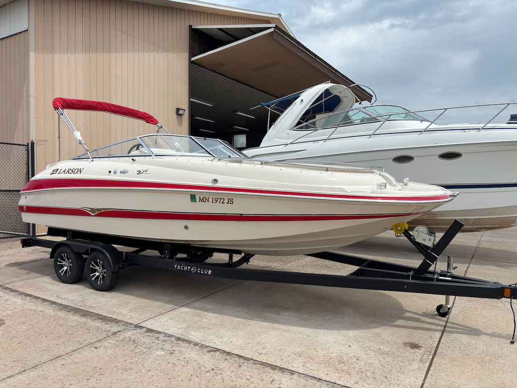 2003 Larson Escape 234 - Sold Boat