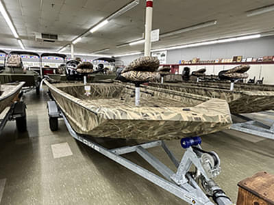 BOATZON | Lowe Boats RX1760 Deluxe Tiller 2026