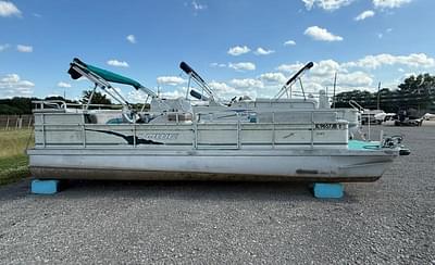 BOATZON | 1998 Lowe Family 245