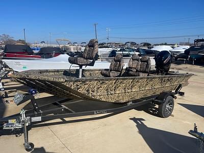 BOATZON | Lund 1660 Predator Tiller 2024