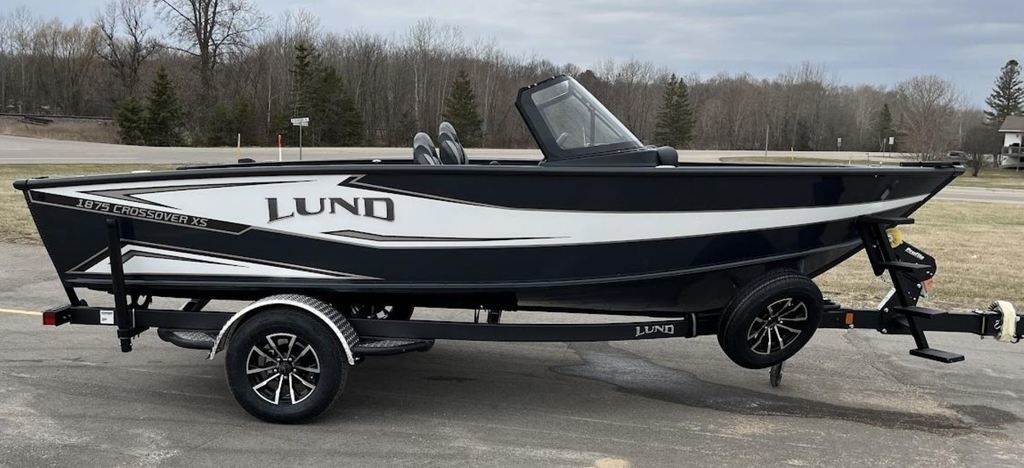 2026 Lund 1875 Crossover XS Sport - Sold Boat