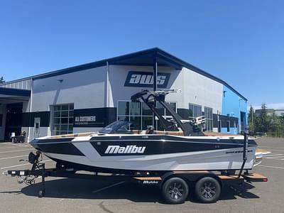 BOATZON | Malibu Boats 21 LX 2025