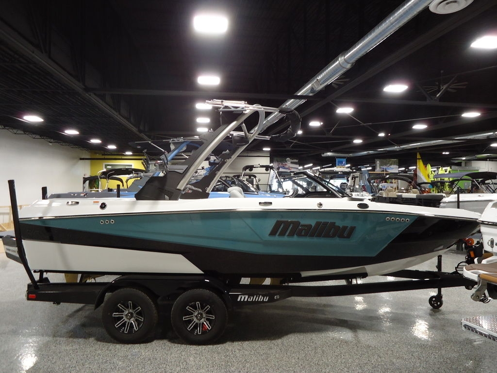 Malibu Boats 21 LX 2025