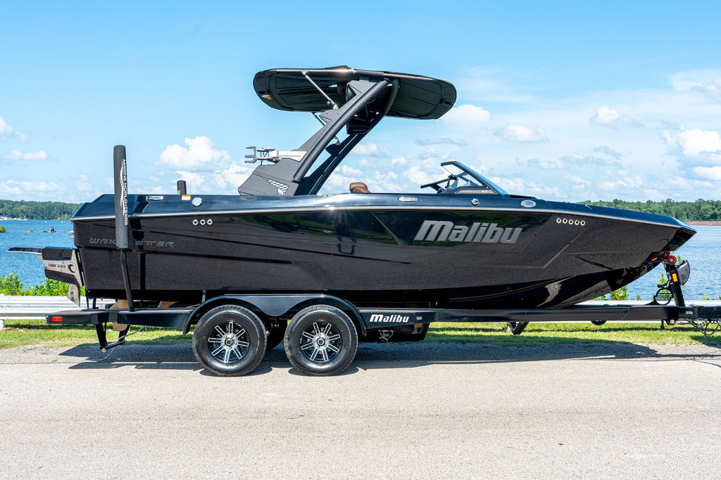 2025 Malibu Boats 21 LX - Sold Boat