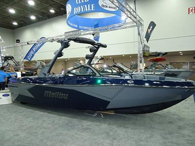 BOATZON | Malibu Boats 23 LSV Zephry Blue Graphite 2025