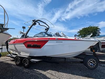 BOATZON | Malibu Boats M220 2021