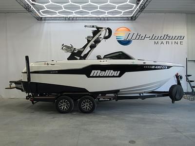 BOATZON | Malibu Boats M220 2022