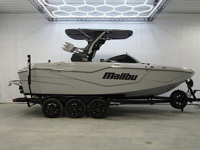 BOATZON | Malibu Boats M230 2025