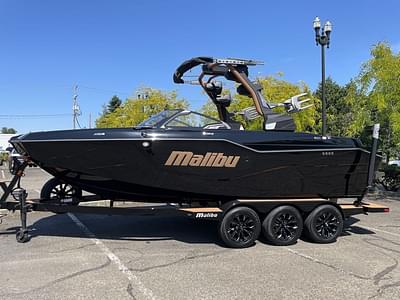 BOATZON | Malibu Boats M230 2025