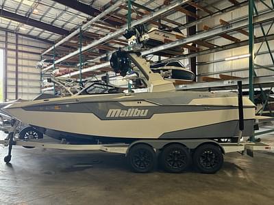 BOATZON | Malibu Boats M240 2021