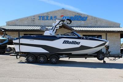 BOATZON | Malibu Boats M242 2025