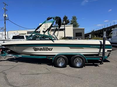 BOATZON | Malibu Boats Sunsetter LXi 2000