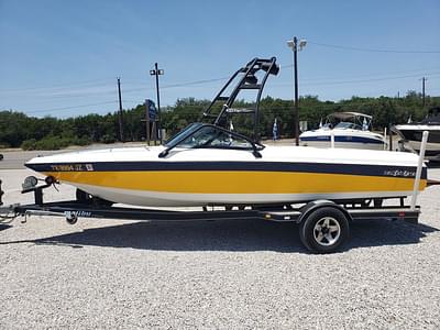 BOATZON | Malibu Boats Wakesetter 2004