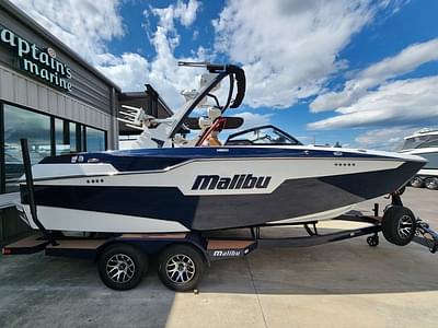 BOATZON | Malibu M220 2022