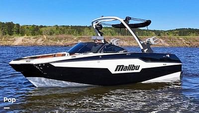 BOATZON | Malibu M220 BOATZON | Malibu M220