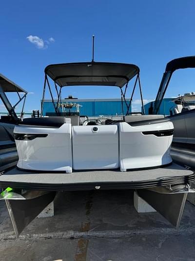 BOATZON | 2025 Manitou 22. Cruise Bench Twin Tube BOATZON | 2025 Manitou 22. Cruise Bench Twin Tube