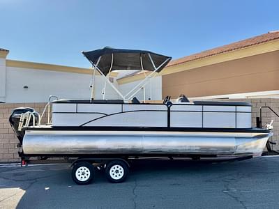 BOATZON | 2022 Manitou 220 Aurora LE