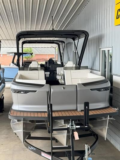 BOATZON | Manitou Explore 24 Max Navigator 2025