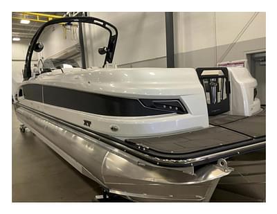 BOATZON | 2025 Manitou XT BOATZON | 2025 Manitou XT