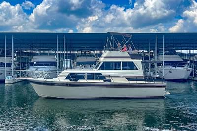 BOATZON | Marinette Marinette Flybridge  32 1985