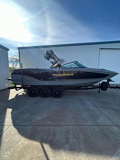 BOATZON | MasterCraft X26 2025