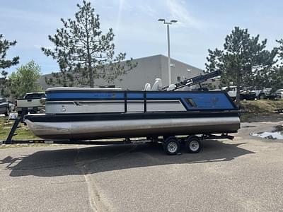 BOATZON | Misty Harbor Boats DIAMANTE SERIES D23Q 90HP TRAILER 2021