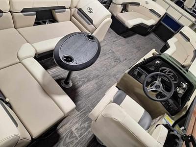 BOATZON | Montego Bay Pontoons C8520 DLX 2025