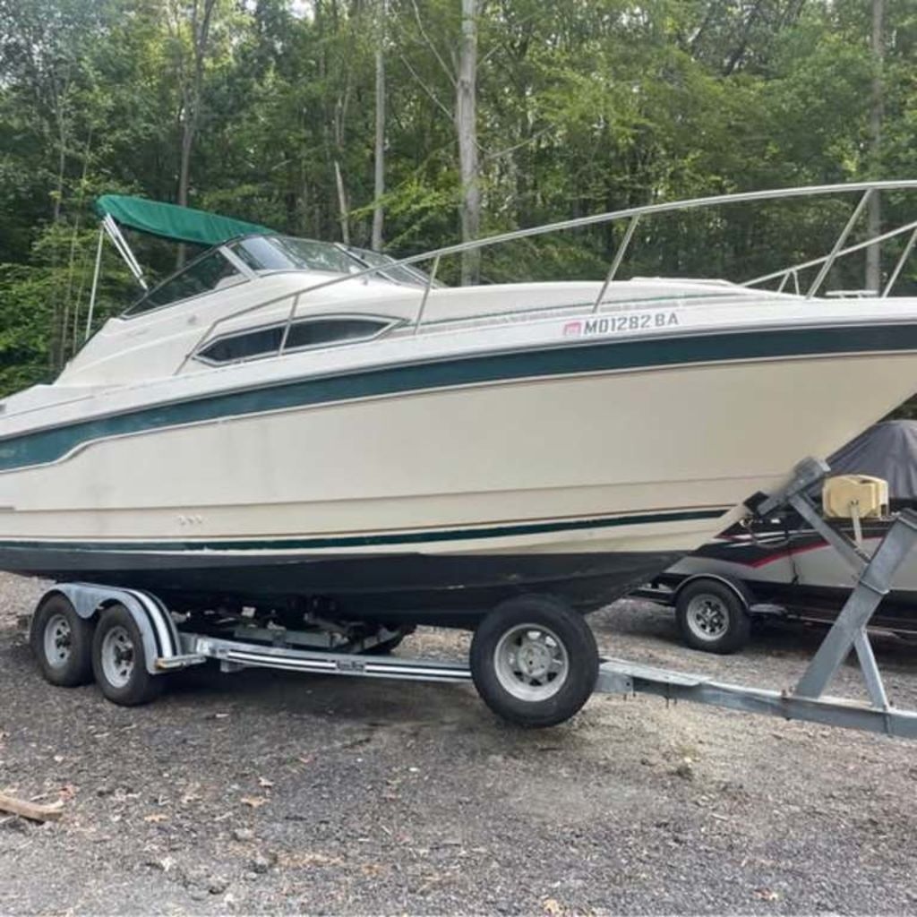 1997 Monterey 256 Cruiser - Sold Boat
