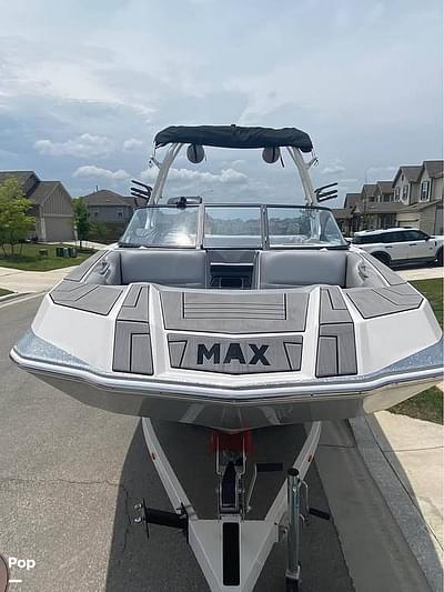BOATZON | Moomba Max BOATZON | Moomba Max