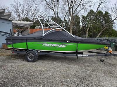 BOATZON | 2009 Moomba Mobius LSV