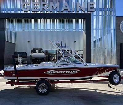 BOATZON | 2006 Moomba Outback