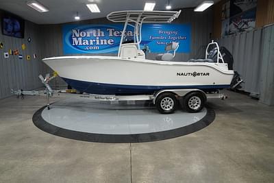 BOATZON | NauticStar 212 Legacy 2025 BOATZON | NauticStar 212 Legacy 2025