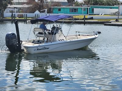 BOATZON | 2017 NauticStar 2200 Sport