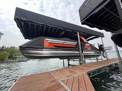BOATZON | Paradise 65K Hydraulic Boat Lift With Canopy 2025 BOATZON | Paradise 65K Hydraulic Boat Lift With Canopy 2025