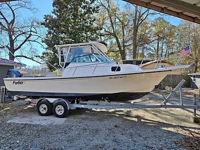 BOATZON | Parker 2510 Modified Vee Walkaround 2005