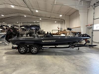 BOATZON | Phoenix Bass Boats 721 ZXL 2025