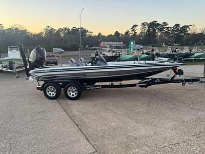 BOATZON | Phoenix Bass Boats 819 ZXL 2025