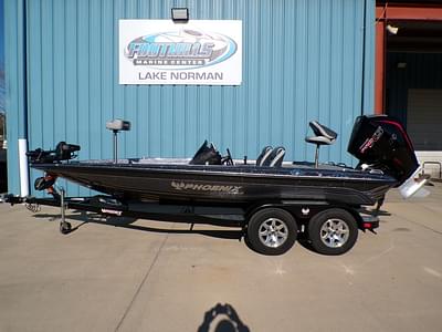 BOATZON | Phoenix Bass Boats 819 ZXL 2025