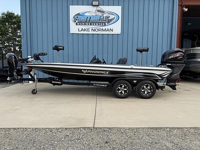 BOATZON | Phoenix Bass Boats 819 ZXL 2025