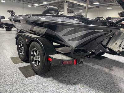 BOATZON | Phoenix Bass Boats 819 ZXL 2025