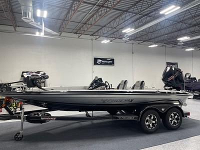 BOATZON | Phoenix Bass Boats 819 ZXL 2026