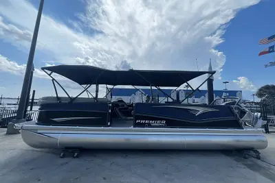 BOATZON | Premier 230 Intrigue 2023