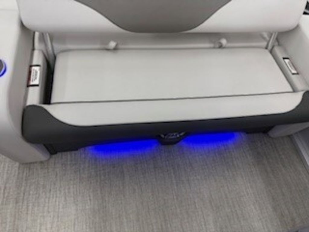 2025 Premier 230 SOLARIS RL 28 - Sold Boat