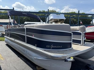 BOATZON | Premier Gemini RE 221 2011