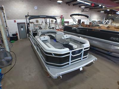 BOATZON | Princecraft Vectra 21 Cruise Lounge Pontoon  Mercury 4Stroke EFI 2025