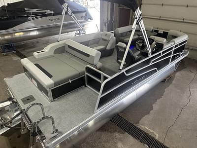 BOATZON | Princecraft Vectra 21 RL Swingback Lounge Pontoon  Mercury 4Stroke EFI 2025