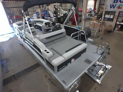 BOATZON | Princecraft Vectra 23 RL Lounge Swingback Pontoon  Mercury 4Stroke EFI 2025