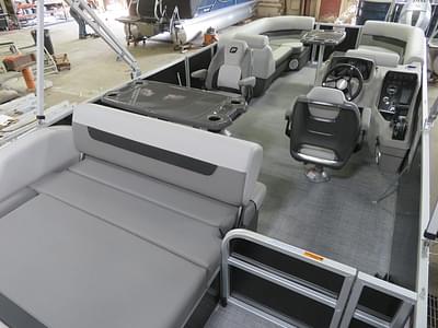 BOATZON | Princecraft Vectra 23 RL SS Swingback Pontoon  Mercury 4Stroke EFI 2025