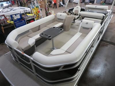 BOATZON | Princecraft Vectra 25 RL Swingback Dinette Pontoon  Mercury 4Stroke EFI 2024