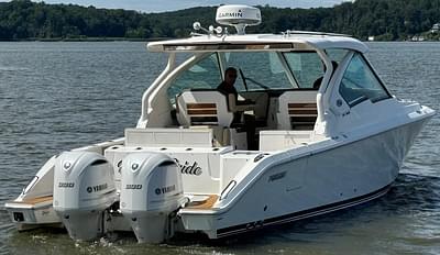 BOATZON | Pursuit DC 326 Dual Console 2020